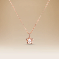 قلادة الفرح الرائعة – أناقة الذهب الوردي عيار 18 والماس