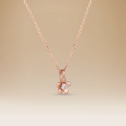 قلادة الفرح الرائعة – أناقة الذهب الوردي عيار 18 والماس