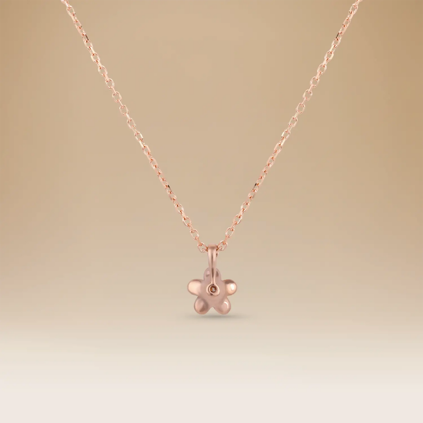 قلادة الفرح الرائعة – أناقة الذهب الوردي عيار 18 والماس