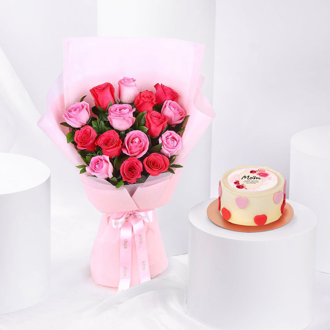 Delightful Rosy Bouquet and Cake Combo for Mother's Day