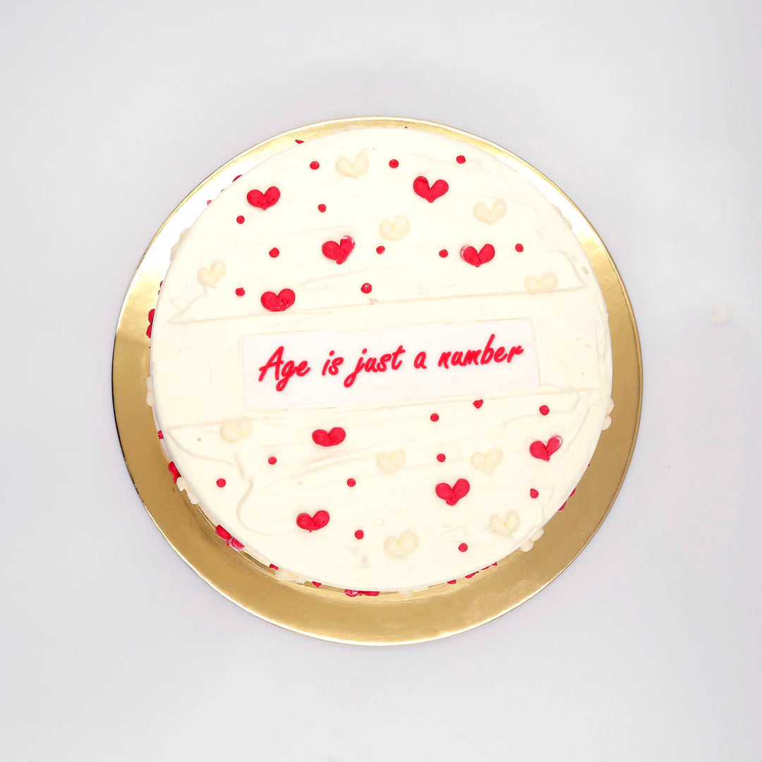 كعكة القلوب الصغيرة المخملية الحمراء - مثالية لأعياد الميلاد