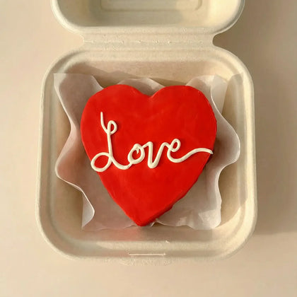 كيكة ريد فيلفيت بشكل قلب - 200 جرام من الحب