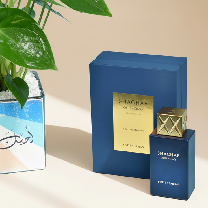 احتفل بوالدك: طقم أنثوريوم أبيض مع عطر شغف عود أزرق