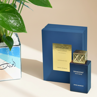 احتفل بوالدك: طقم أنثوريوم أبيض مع عطر شغف عود أزرق