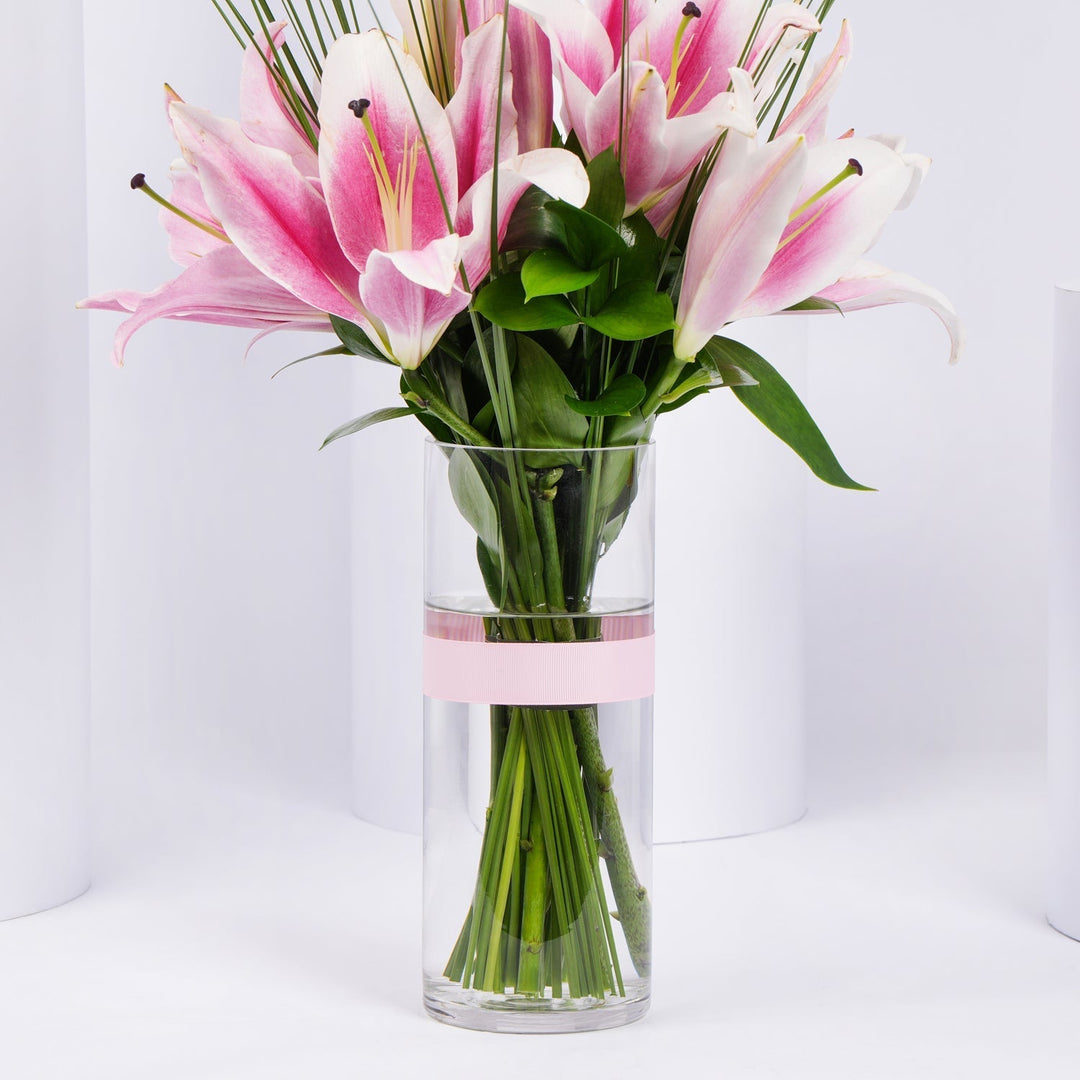 باقة زهور العمرة المباركة - تنسيق أنيق لزهور الزنبق الوردي