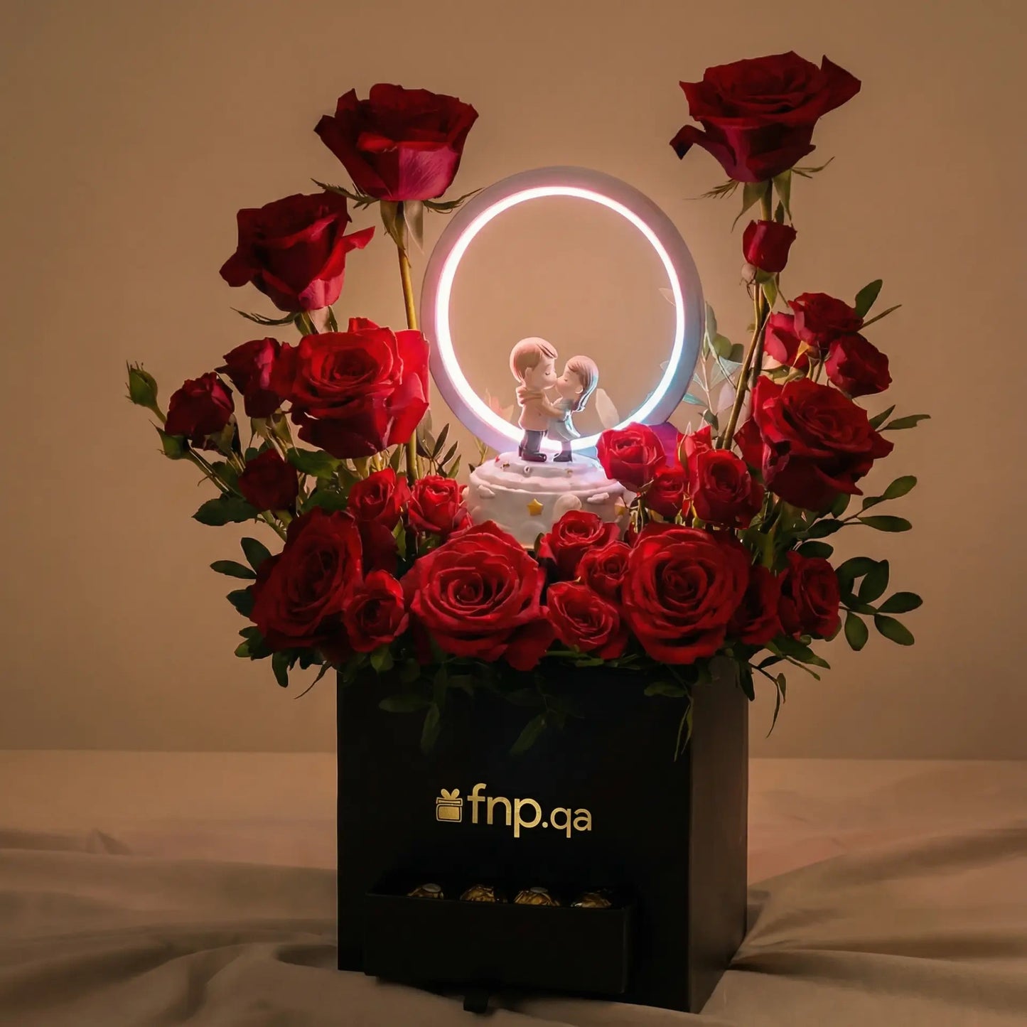 صندوق هدايا الورود الحمراء الرومانسي مع مصباح LED وشوكولاتة