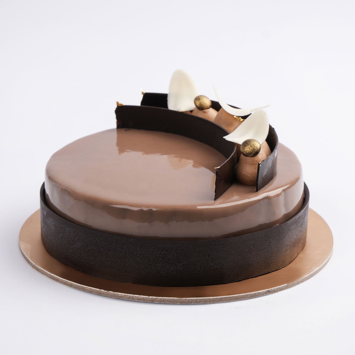 Luxurious Caramel Gold Fudge Cake