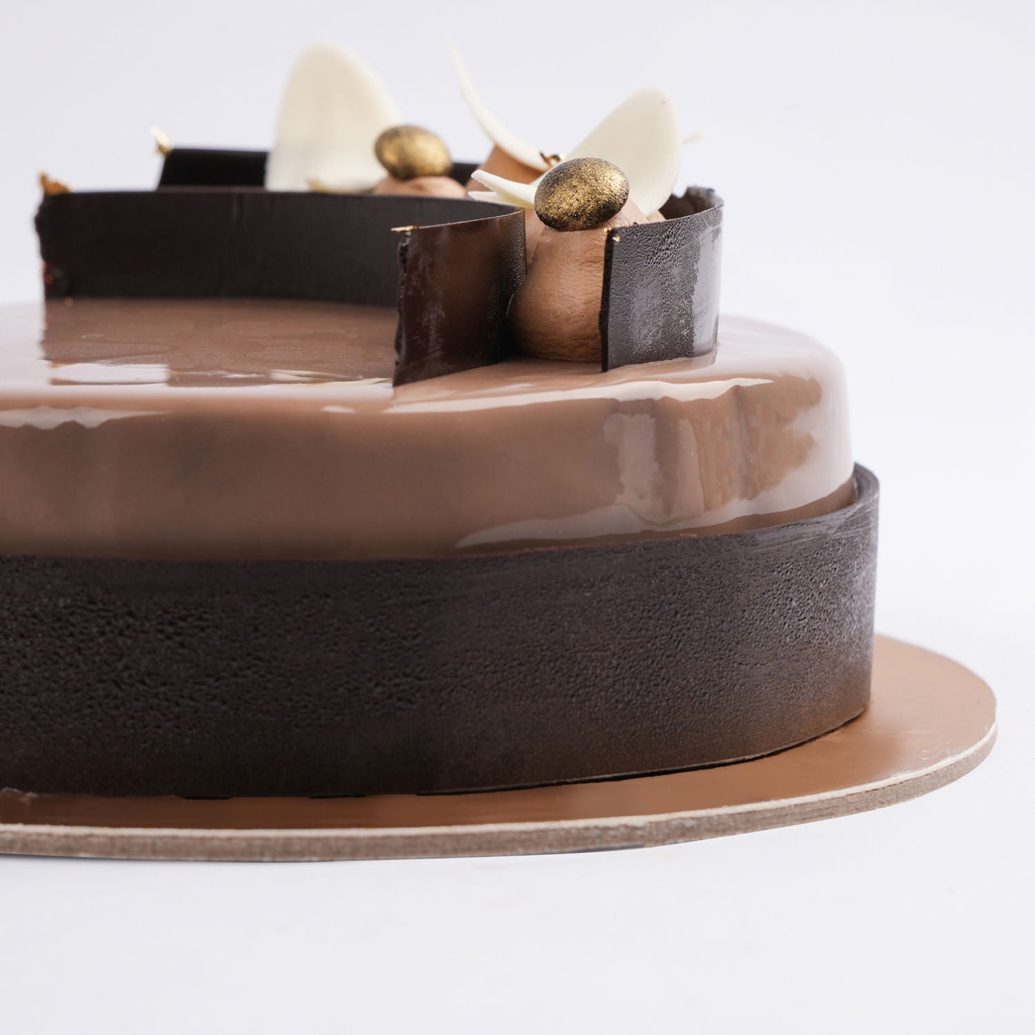 Luxurious Caramel Gold Fudge Cake
