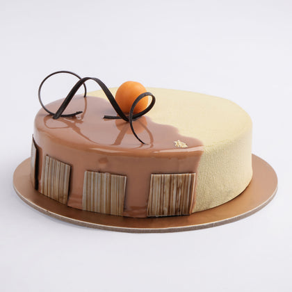 Luxurious White Chocolate Fudge Cake