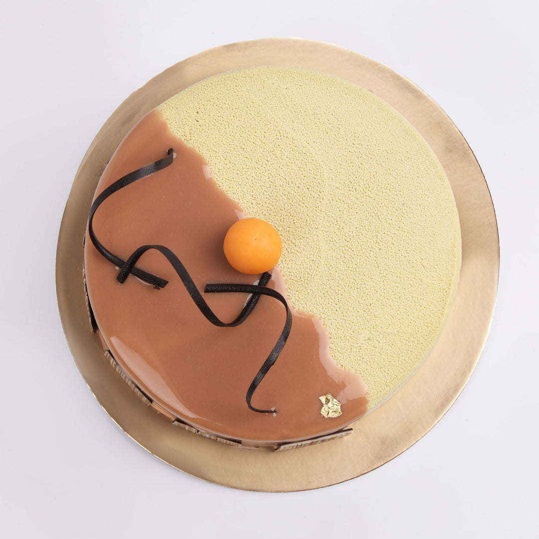 كيك الفدج بالشوكولاتة البيضاء الفاخرة مع لمسة الكراميل