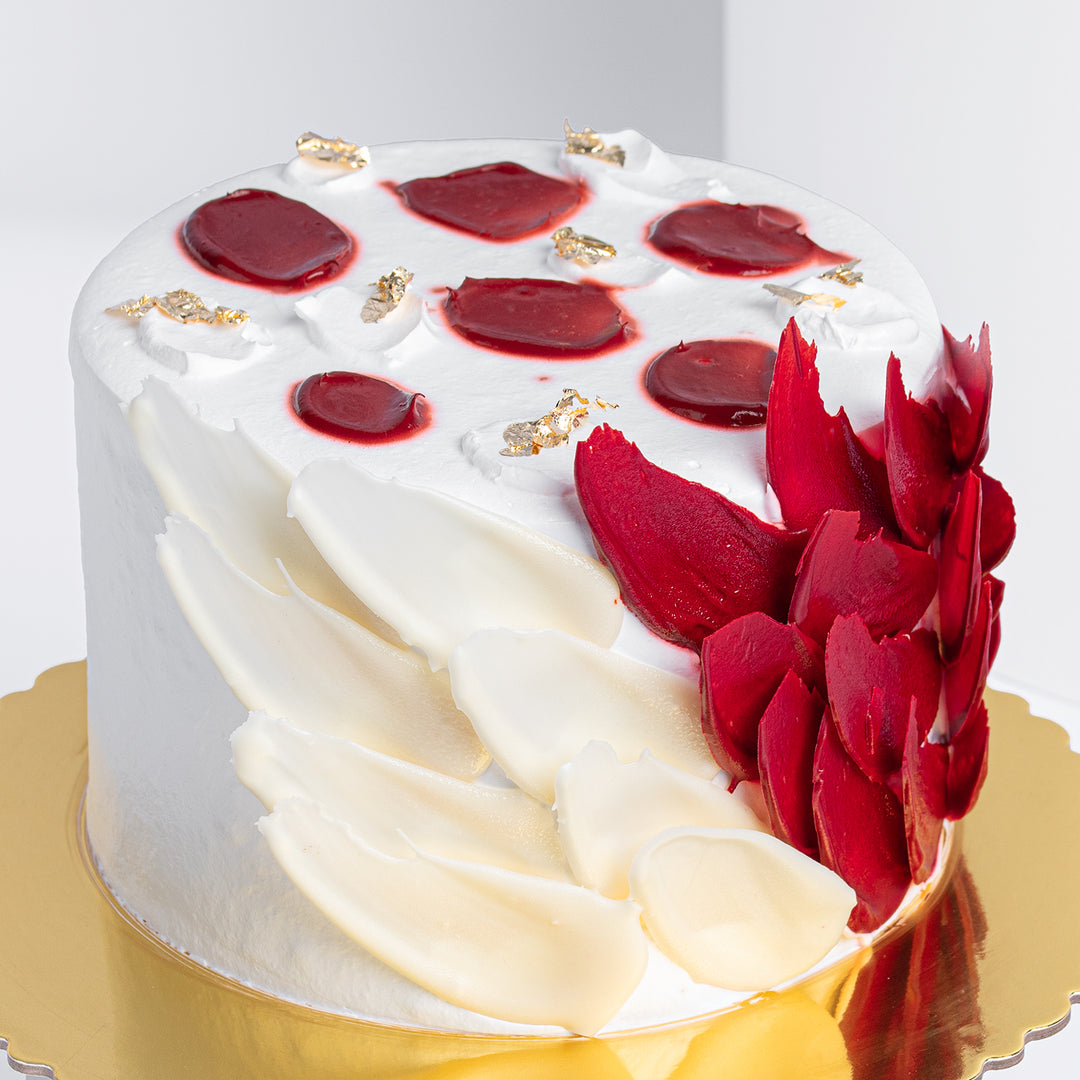 كيكة فالكون قطر الفاخرة بالنكهات المخملية الحمراء - 1 كجم