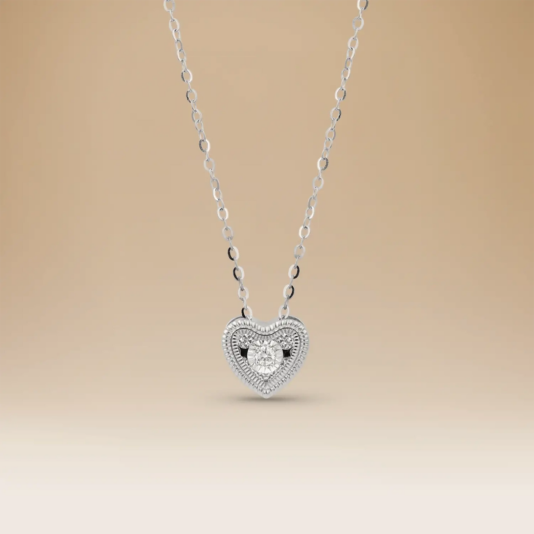 قلادة أومنيا هارت أور بتصميم من الذهب عيار 18 وماسة