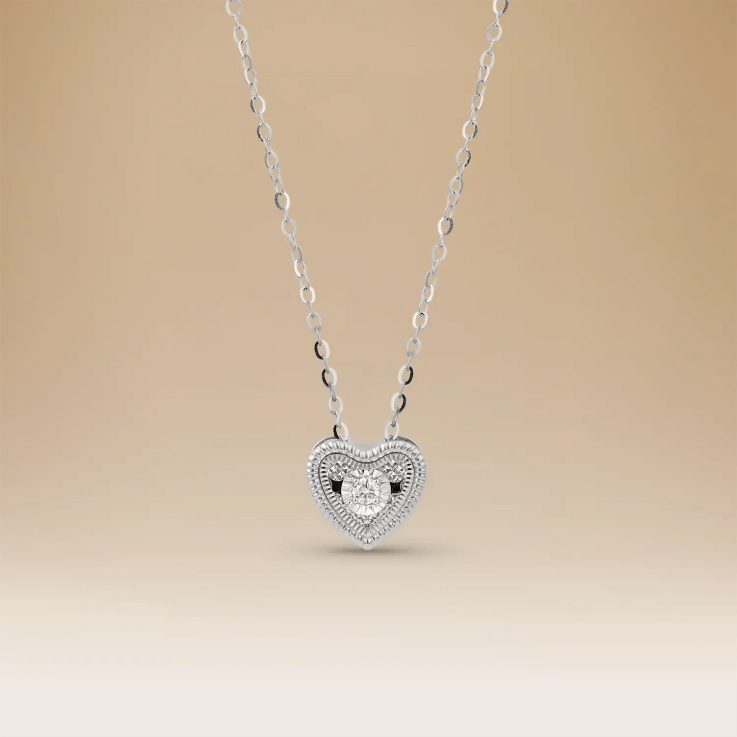 قلادة أومنيا هارت أور بتصميم من الذهب عيار 18 وماسة