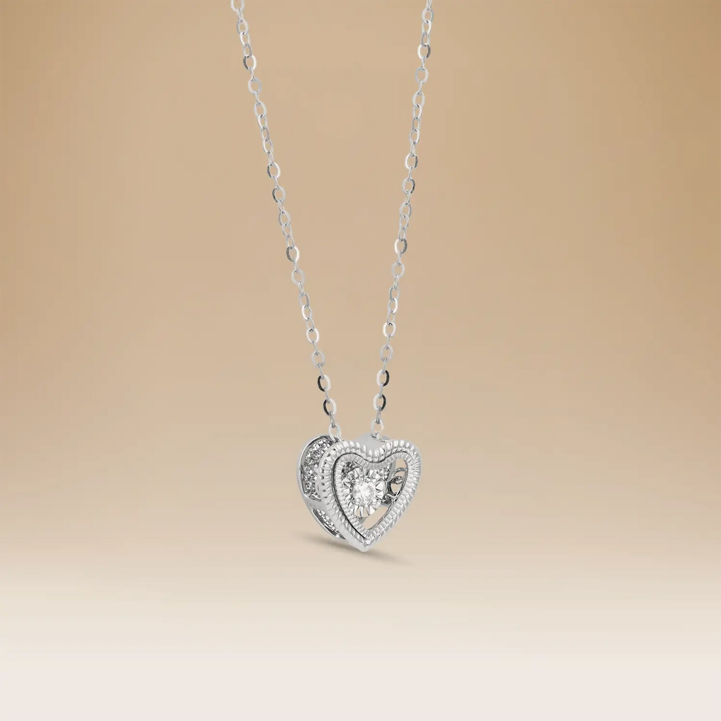 قلادة أومنيا هارت أور بتصميم من الذهب عيار 18 وماسة