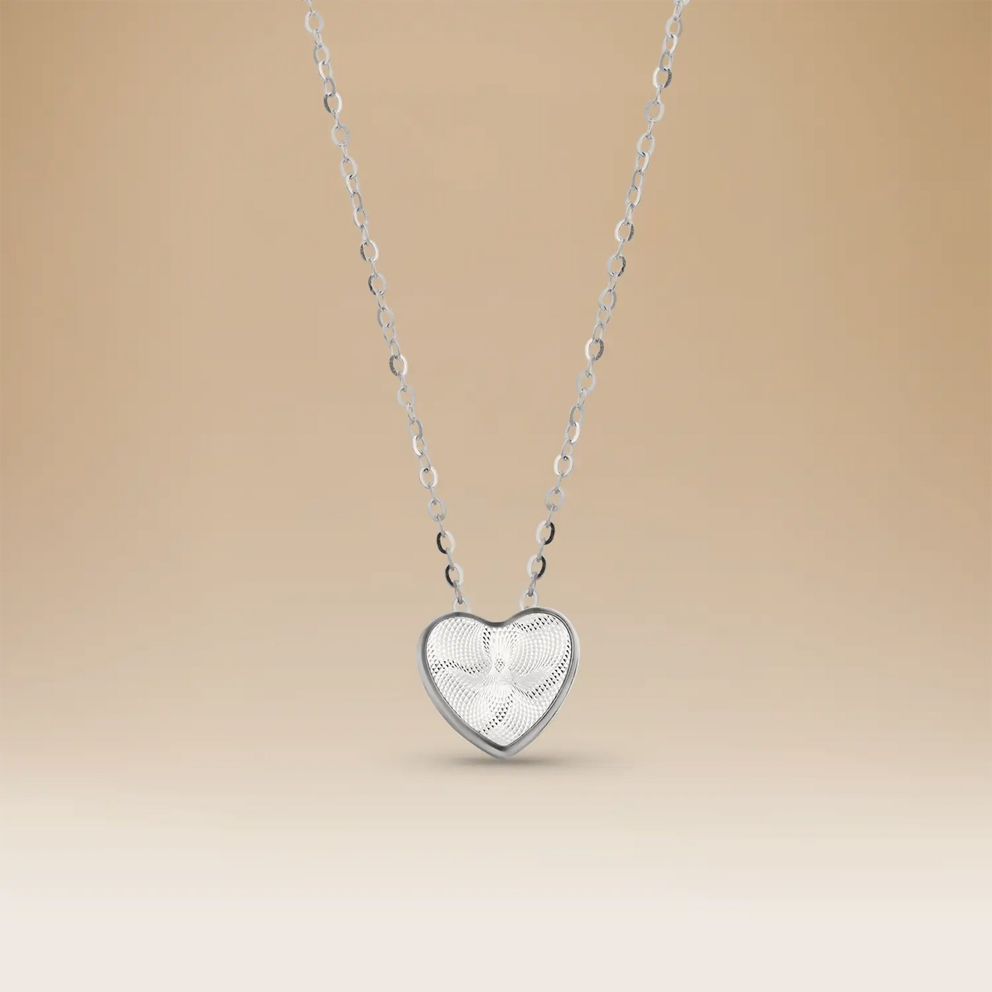 قلادة أومنيا هارت أور بتصميم من الذهب عيار 18 وماسة