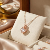 قلادة أومنيا هارت لومير من الذهب الوردي عيار 18 مع لمسة ألماس