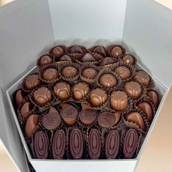 صندوق ورود التخرج الفاخر مع الشوكولاتة من أوبرا