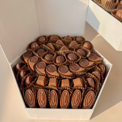 Exquisite Birthday Celebration: Dual-Color Rose & Gourmet Chocolate Box