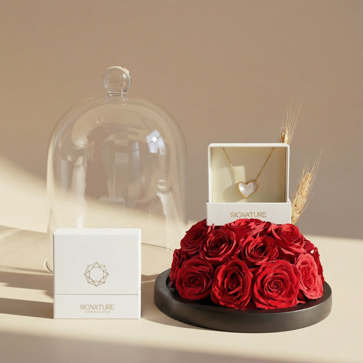 عقد قلب اللؤلؤ الأنيق مع مجموعة من الورود الحمراء الساحرة