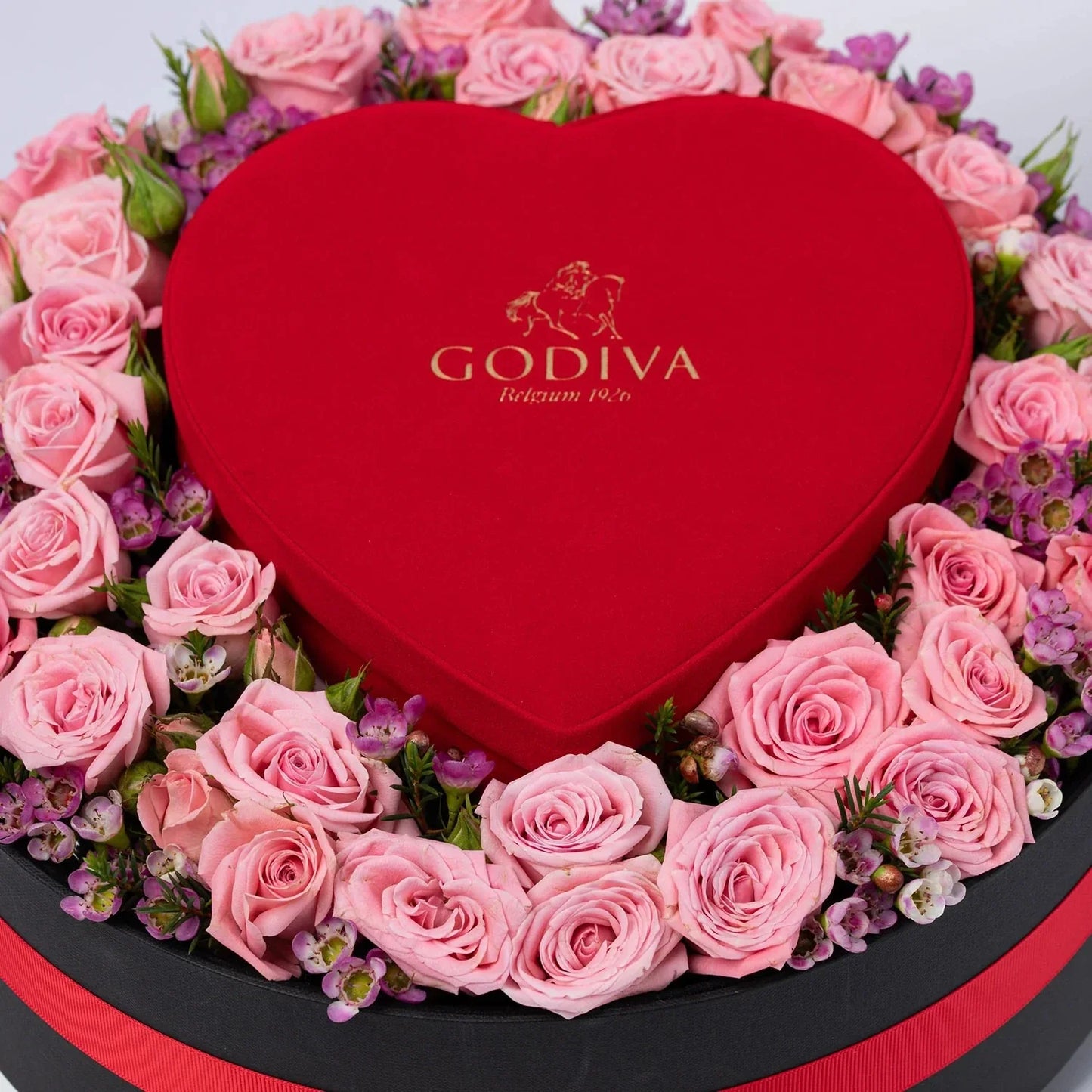 مجموعة هدايا رائعة من الورود الوردية وشوكولاتة جوديفا