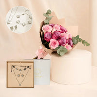 باقة ورود وردية وبنفسجية مع طقم مجوهرات سيلفر بلوسوم