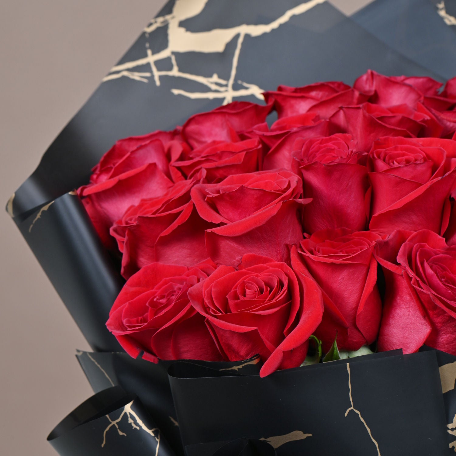 Elegant 25 Red Roses Bouquet with Luxurious Black and Gold Wrap