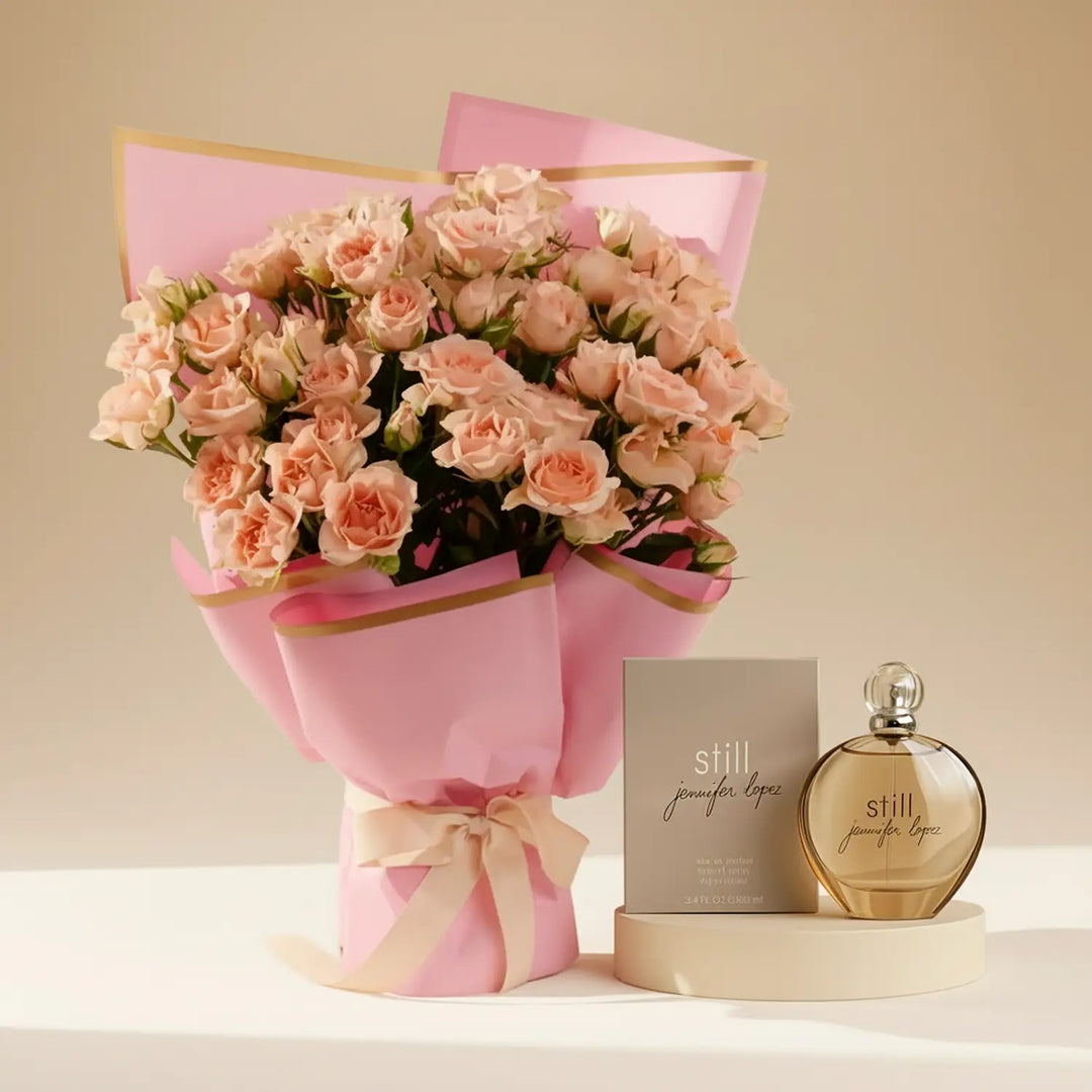 طقم هدايا يوم الأم: أناقة نقية مع الورد الخوخي وعطر جنيفر لوبيز