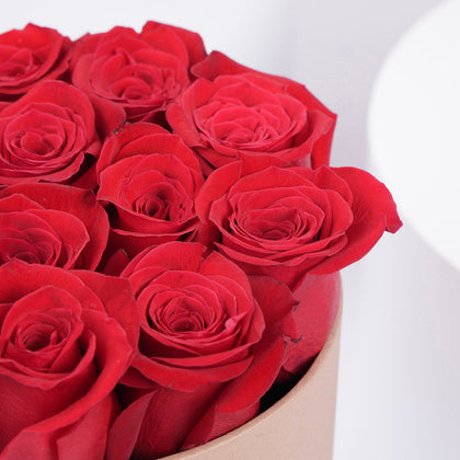 Pure Love I 12 Roses In Box