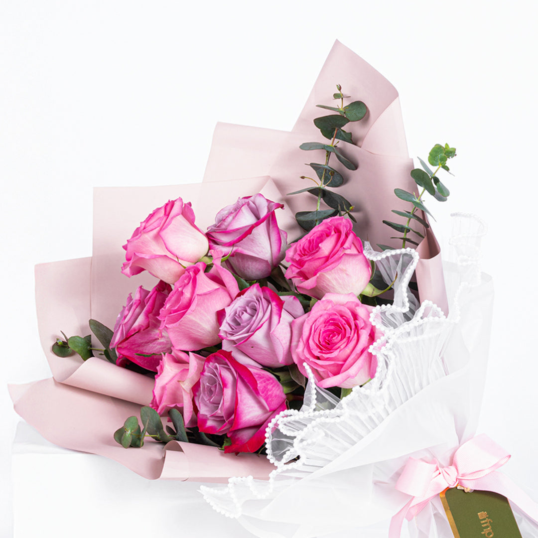 باقة ورود الملكة الأنيقة - سيمفونية من الورود الوردية والبنفسجية