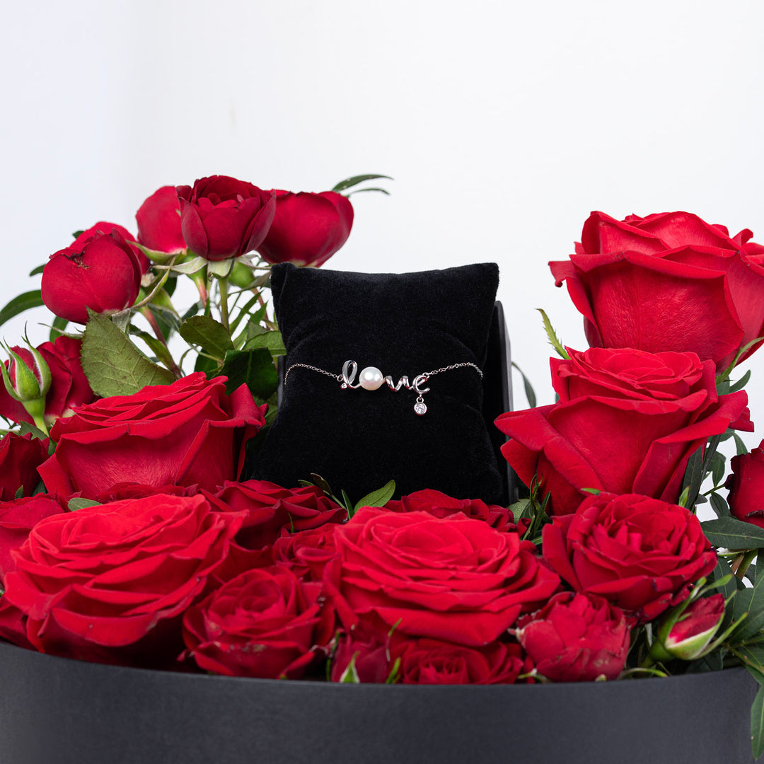Radiance of Romance: Exquisite Rose Bouquet with Elegant Silver Love Necklace