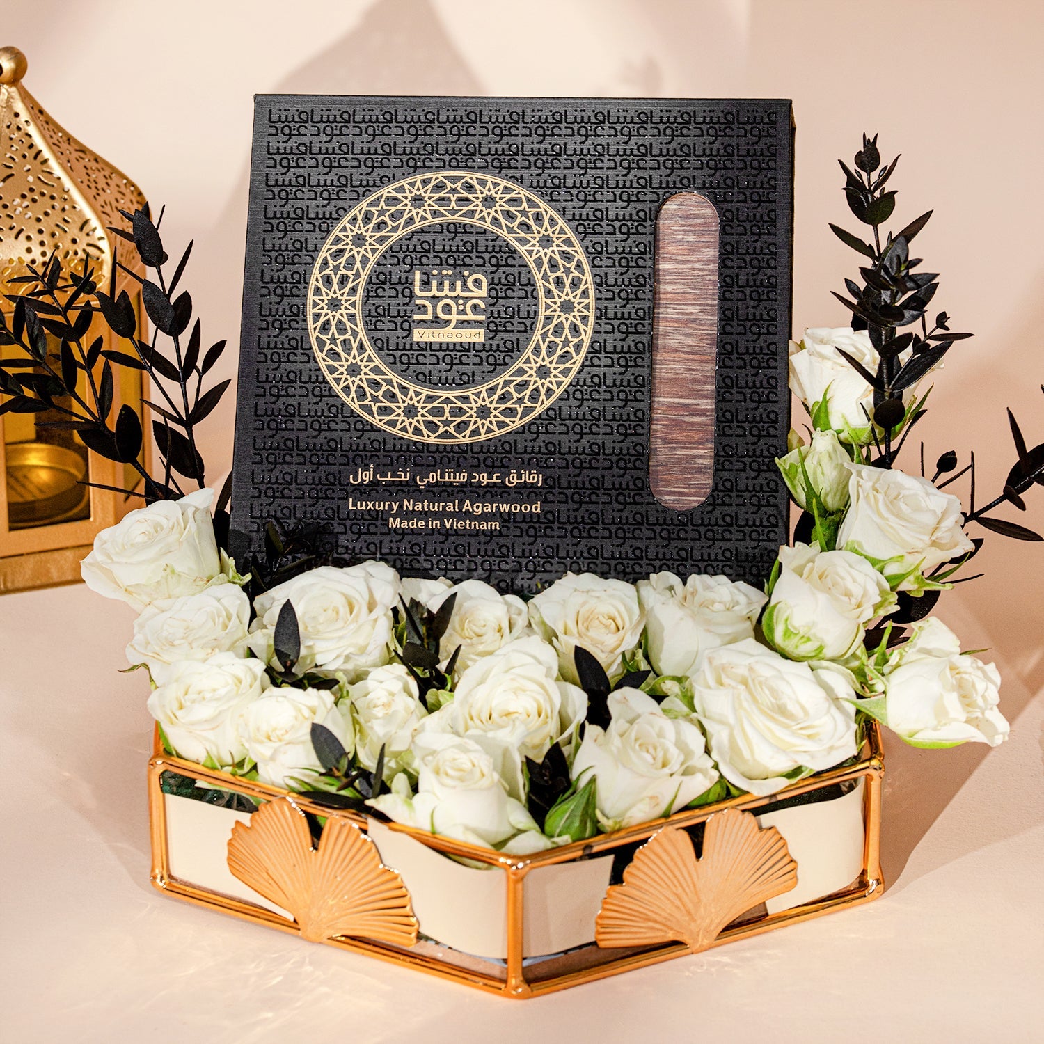 سلة ورود رمضان بيضاء و عطر العود
