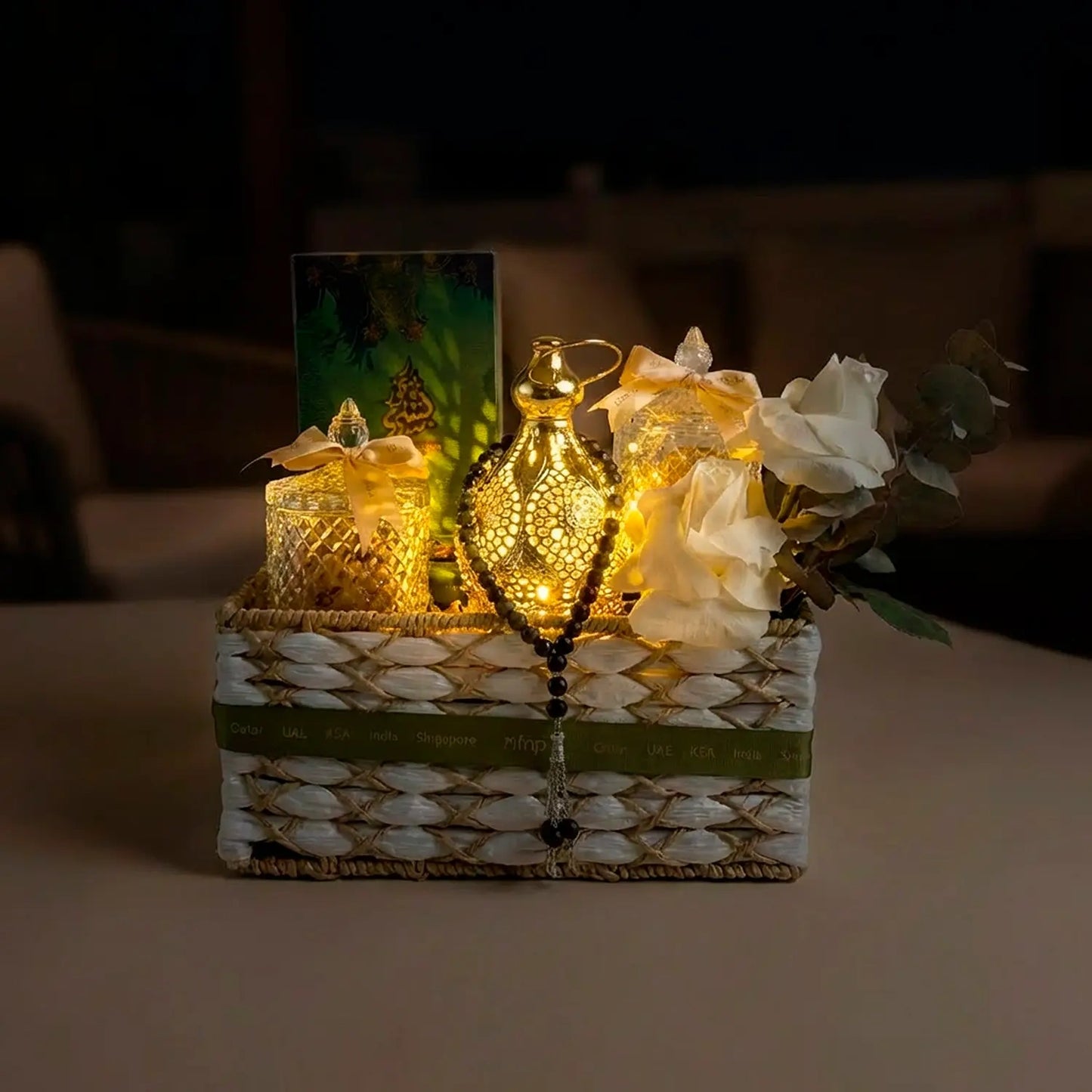 سلة هدايا رمضانية فاخرة: حلويات وعطور وأناقة