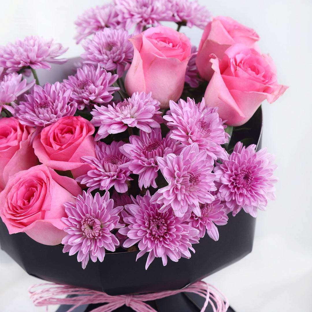 تنسيق فاخر من الورود والديزي