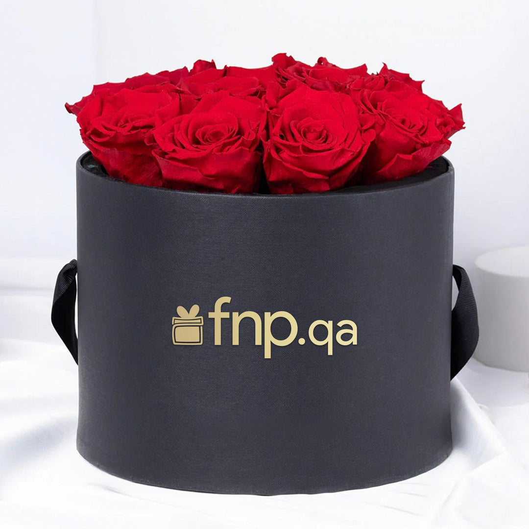 أزهار من القلب – 12 وردة وردية أبدية فاخرة في علبة سوداء أنيقة