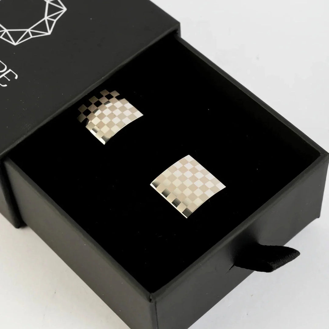 Luxurious Signature Jewelry Checkered Cufflinks for Men