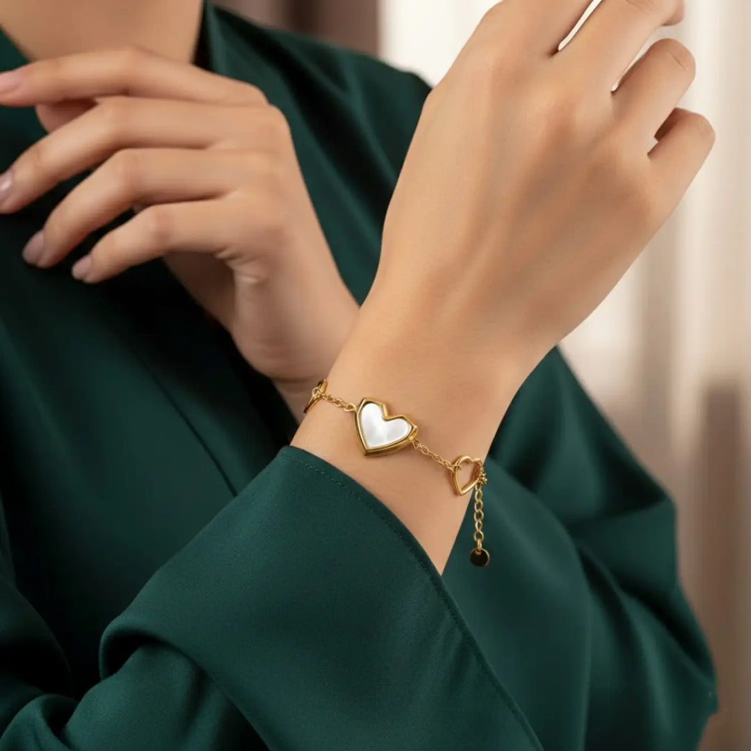 سوار ستانلس ستيل بطلاء ذهبي مع تعليقة قلب