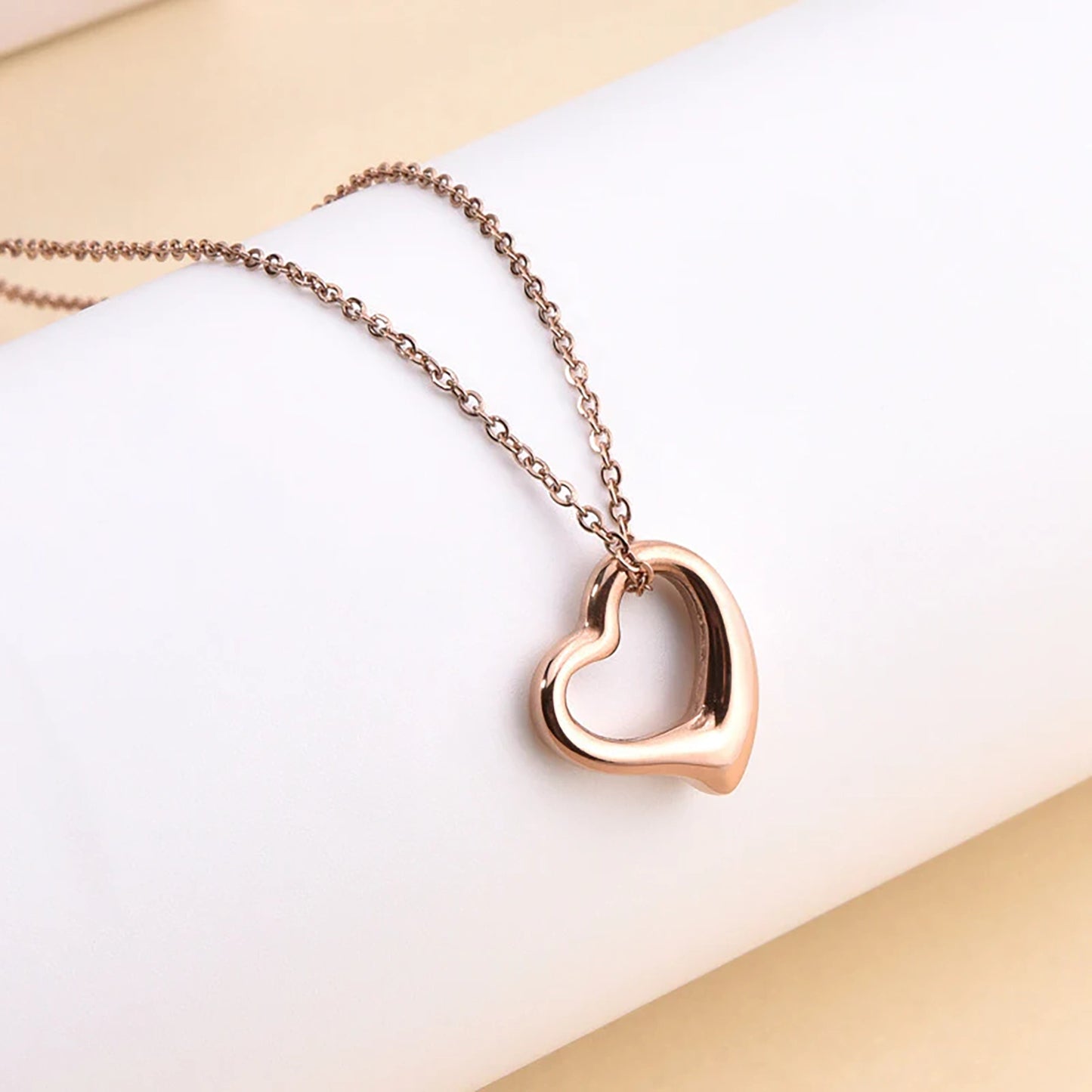 Signature Jewelry | Elegant Golden Heart Necklace
