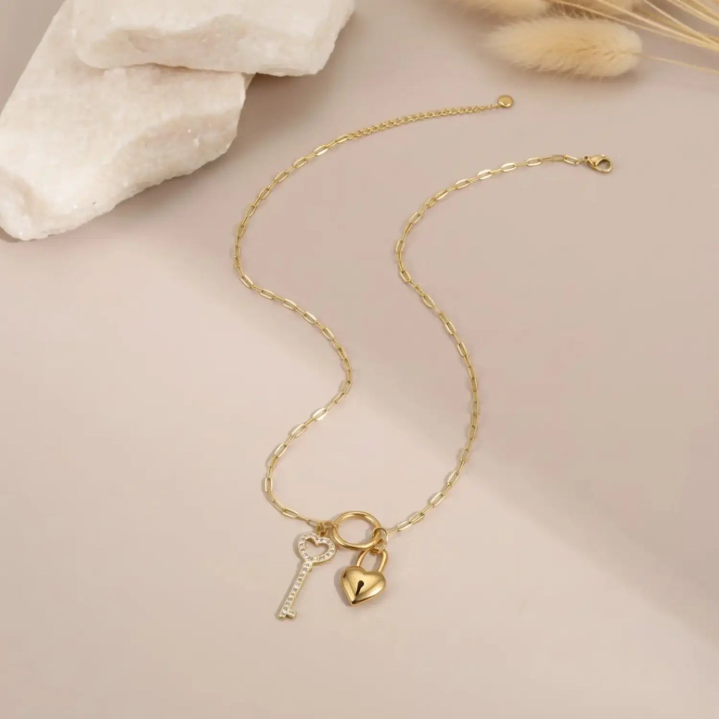 قلادة قفل ومفتاح مطلية بالذهب - مجوهرات رومانسية