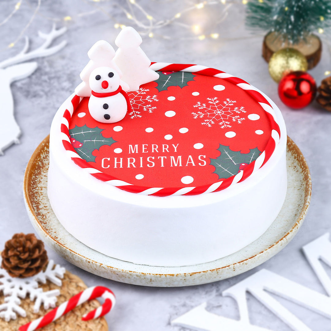 Delightful Snowy Christmas Chocolate Cake - Perfect for Festive Gatherings