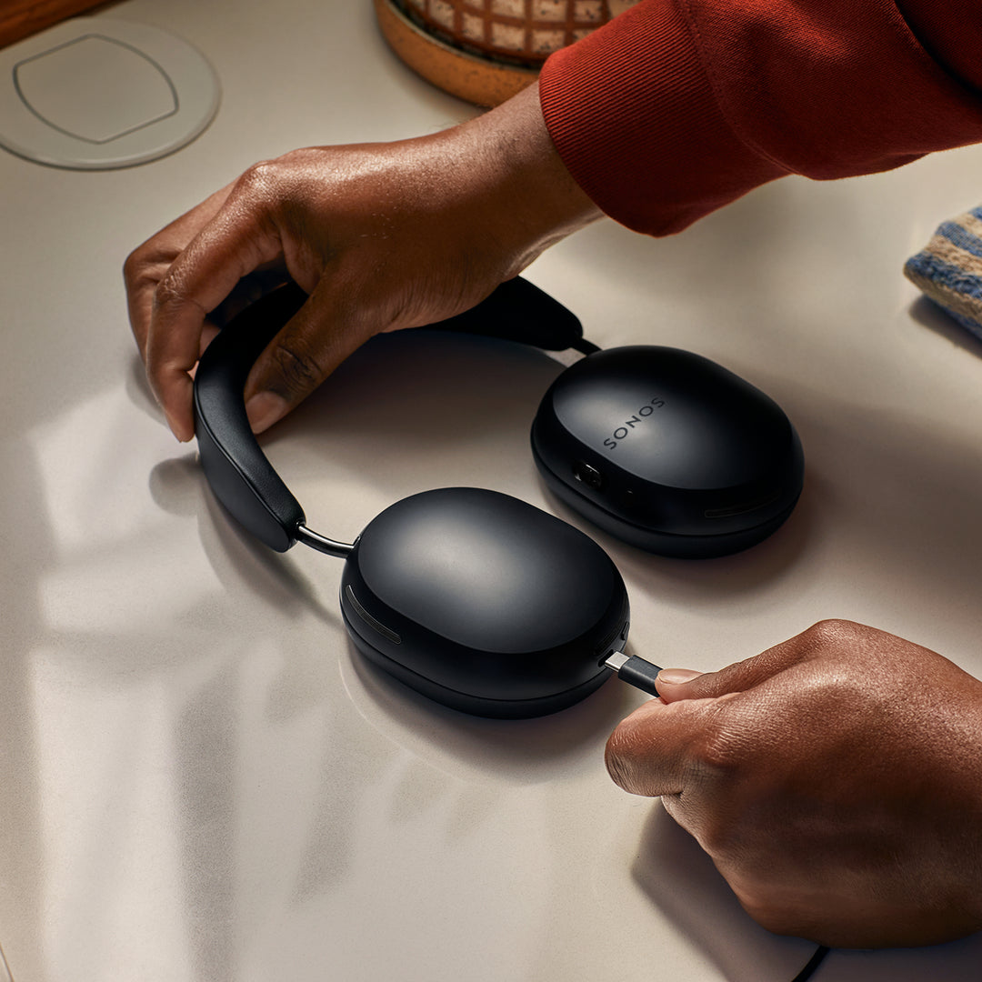 سماعات سونوس آيس بلوتوث الفاخرة – تصميم أنيق باللون الأسود وصوت غامر