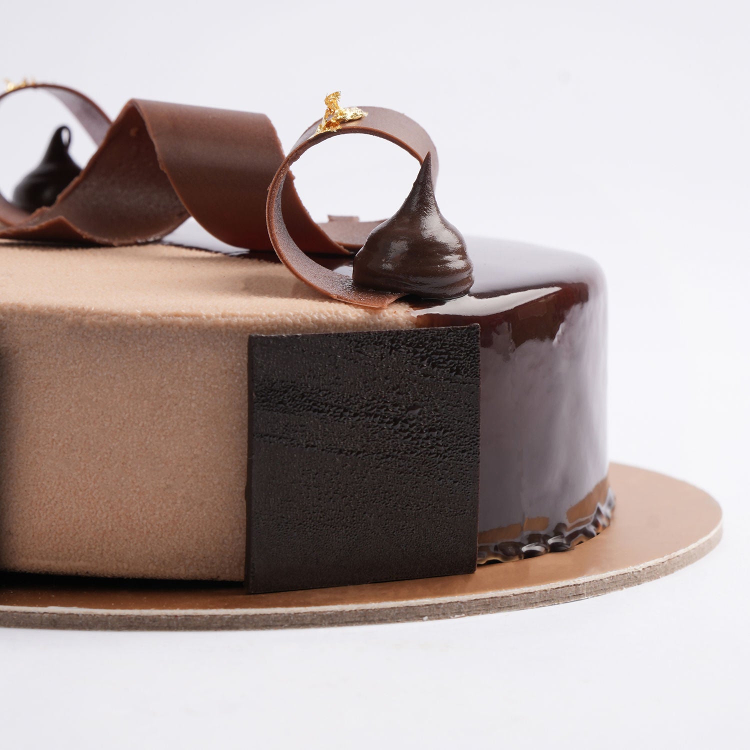 Sparkling Luxe Fudge Cake