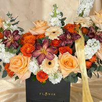 تناغم غروب الحصاد: ترتيب زهور فاخر