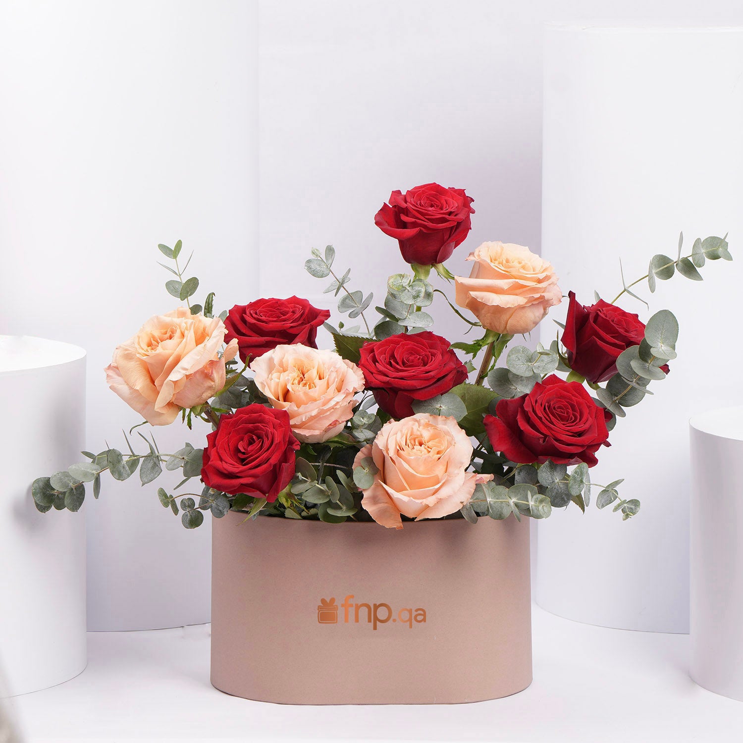 Sweet Blend of Peach & Red I 10 Roses