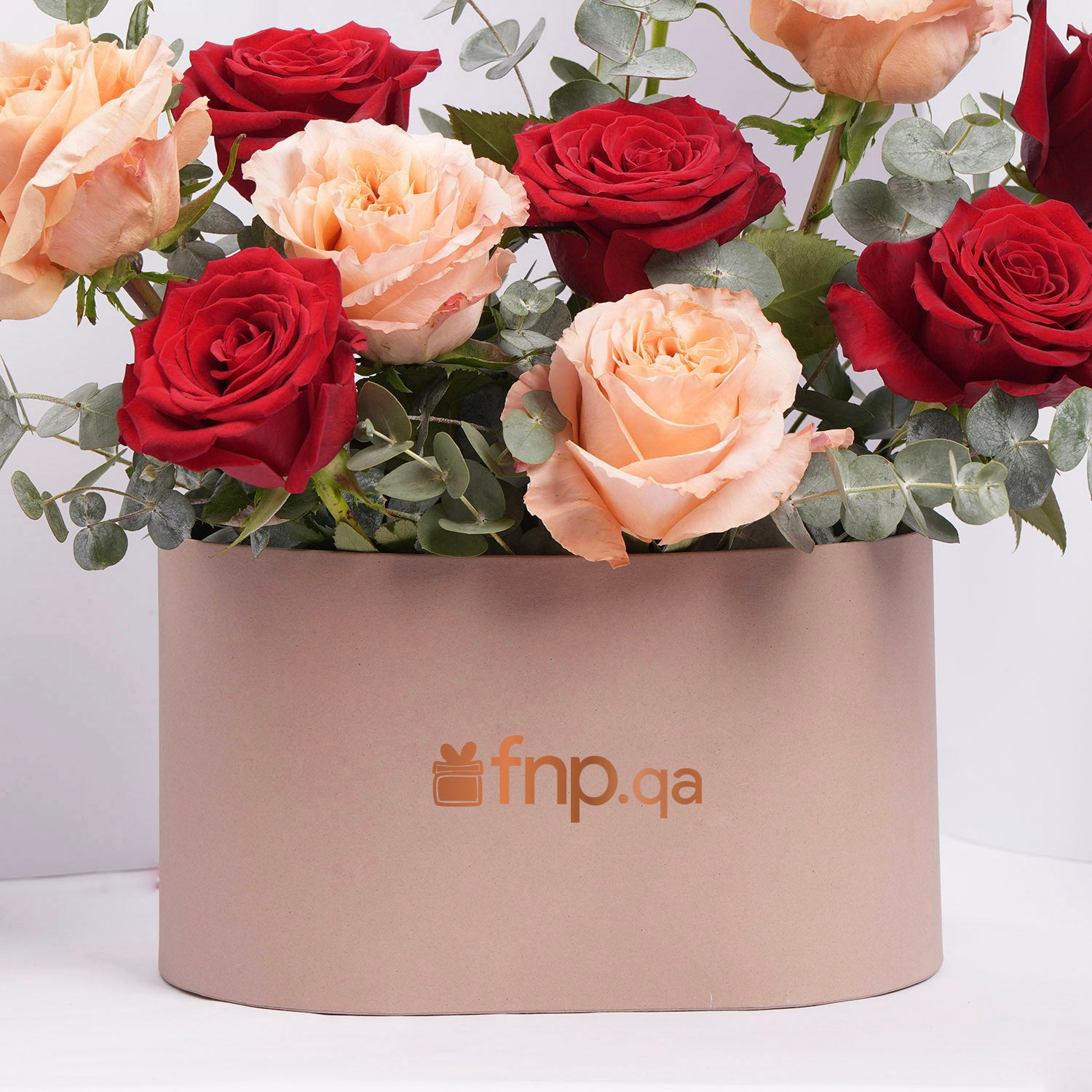 Sweet Blend of Peach & Red I 10 Roses