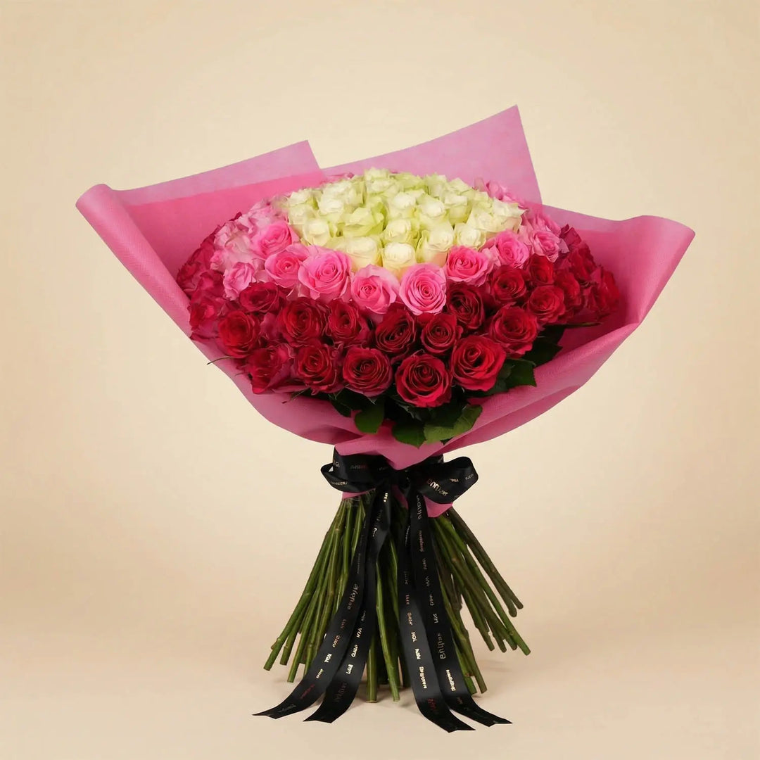 تناغم فاخر للورود: الأبيض والزهري والزهري الداكن