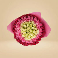 تناغم فاخر للورود: الأبيض والزهري والزهري الداكن