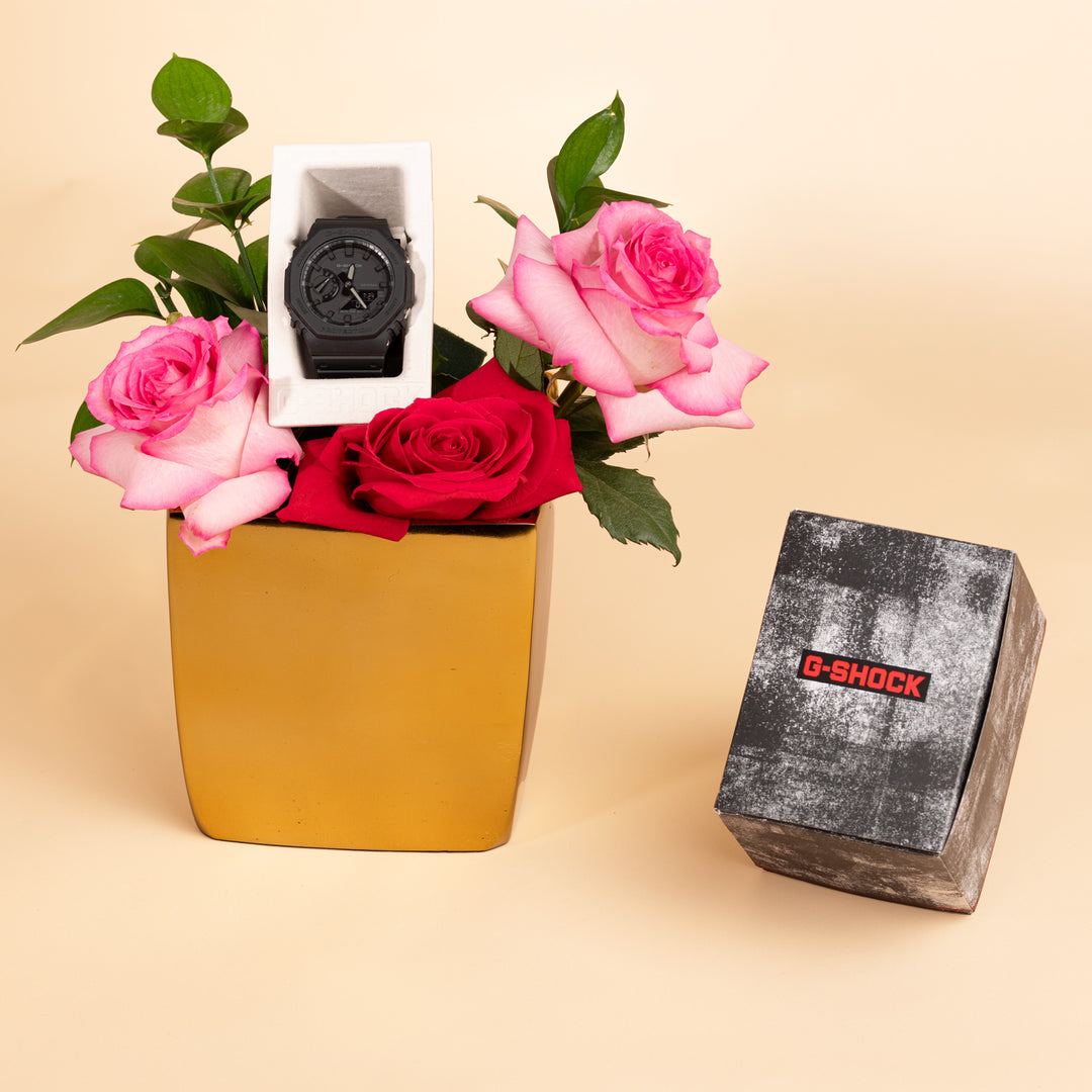 ساعة كاسيو جي-شوك للرجال بتصميم أنالوج ديجيتال مع تنسيق زهور وردية وحمراء