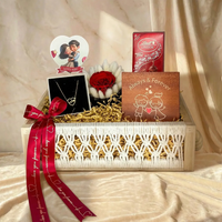 مجموعة هدايا الحب الأبدي: وردة خالدة وكنوز مفعمة بالحب