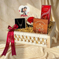 مجموعة هدايا الحب الأبدي: وردة خالدة وكنوز مفعمة بالحب