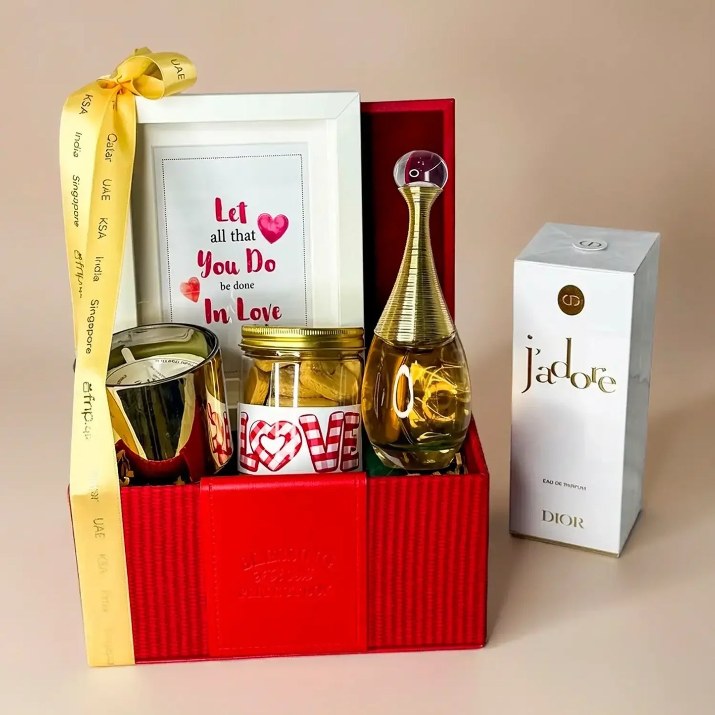 سلة هدايا عيد الحب الفاخرة مع عطر ديور